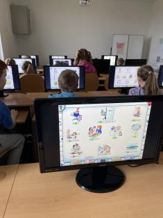 Hodina českého jazyka v počítačové učebně